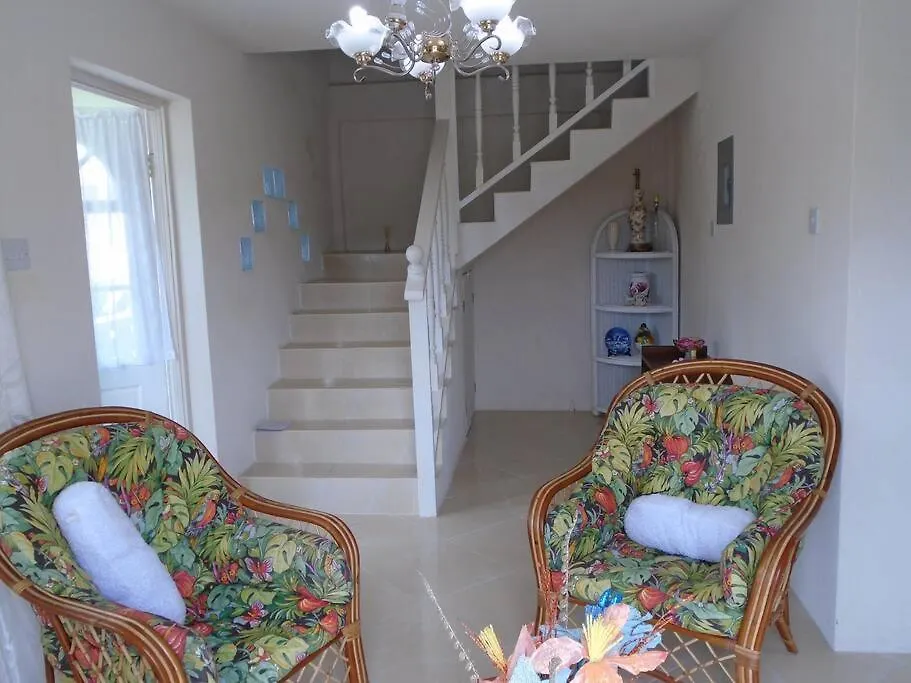Simply Beautiful Two Storey Home/Apt Awaits You セントジェームス バルバドス